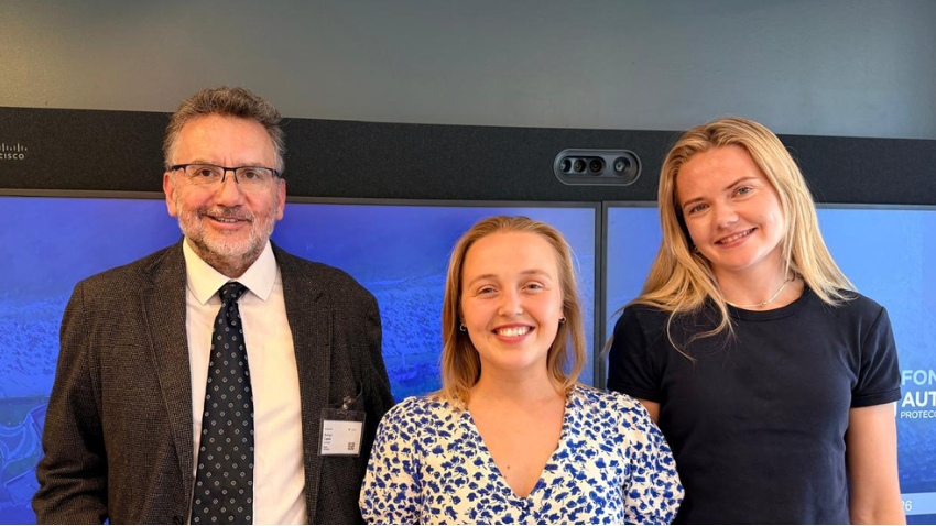 Académico FAE Usach participa en encuentro con representantes del Ministerio de Finanzas de Noruega para compartir experiencias sobre gestión previsional